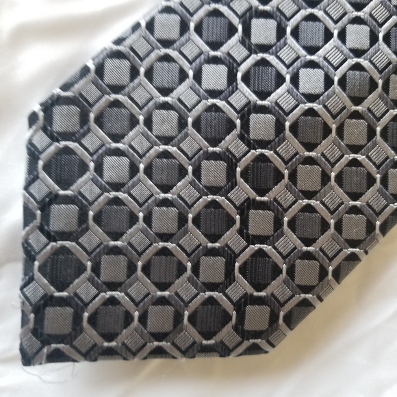 Platinum Designs Other - Platinum Designs Mens Silver and Black Geometric Designs Silk Tie